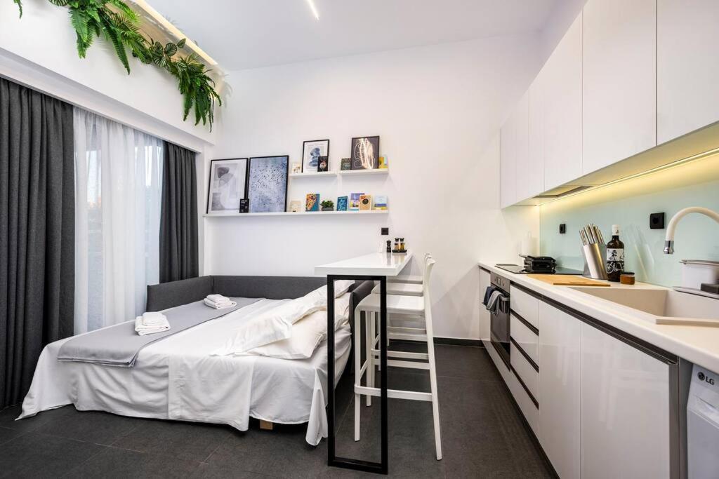 Poem Apartment *