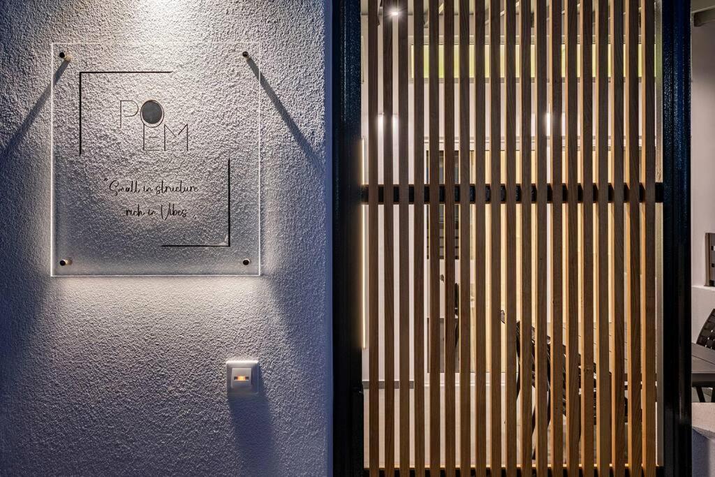 Poem Apartment *